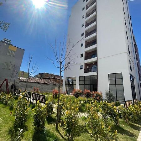 Center Tirana Goldi Apartment Bagian luar foto